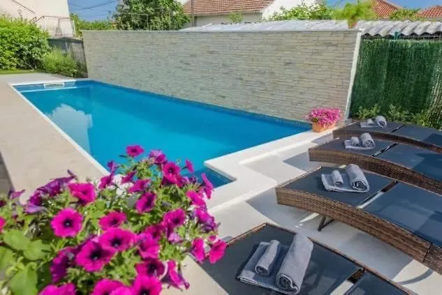 Kaštela Villa Barbara Apartments With Heated Pool