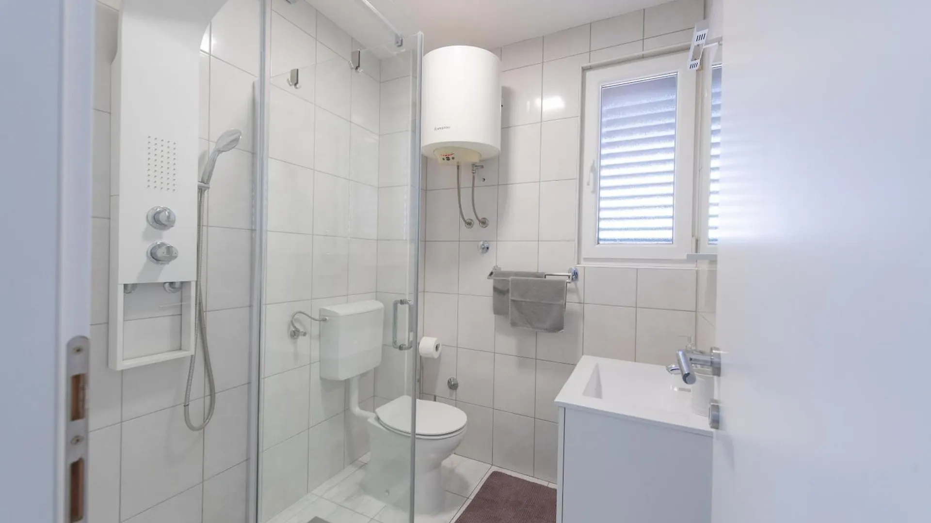 Kaštela Villa Barbara Apartments With Heated Pool